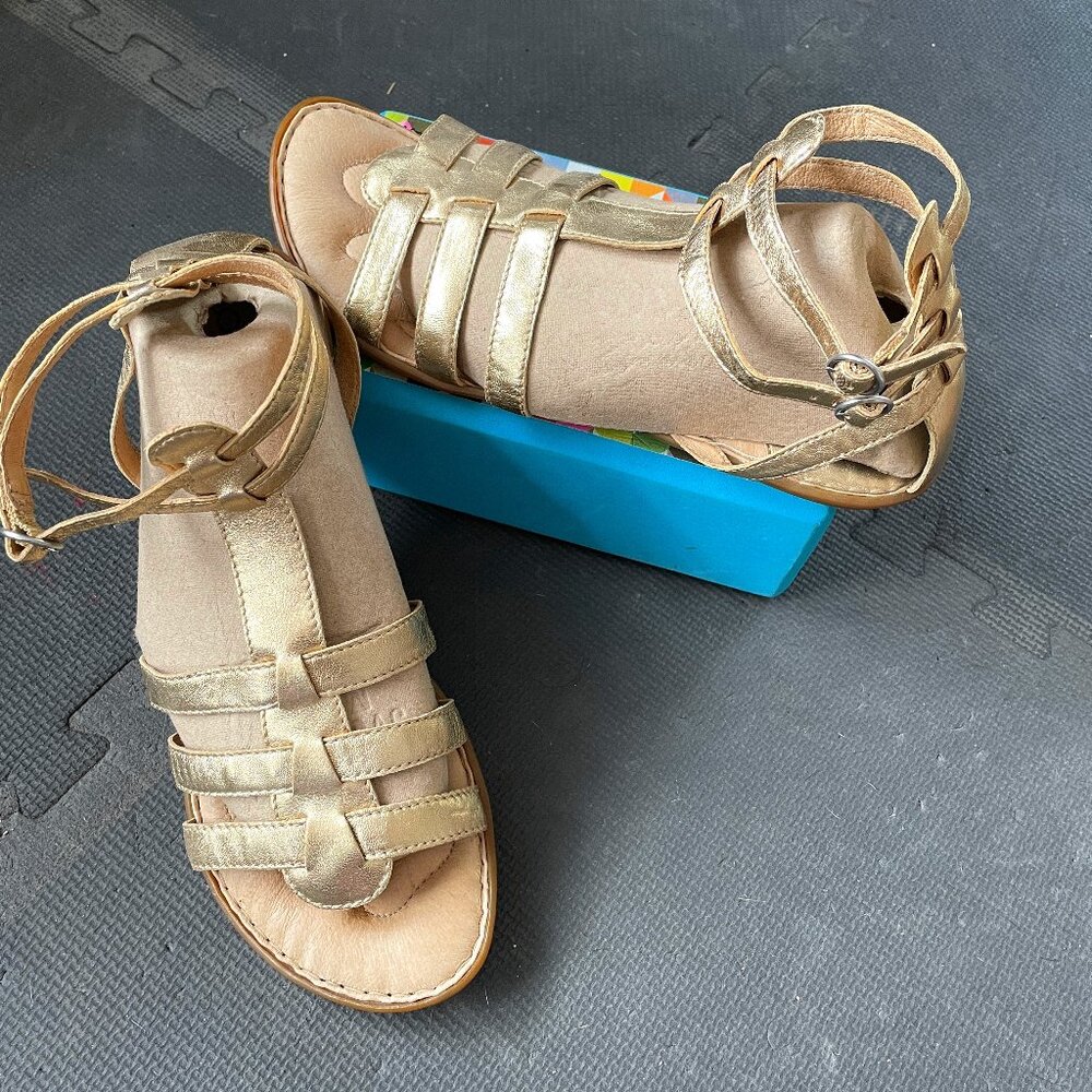 LN Born Gold Metallic Gladiator sandals women's 10 strappy shiny comfortable EUC